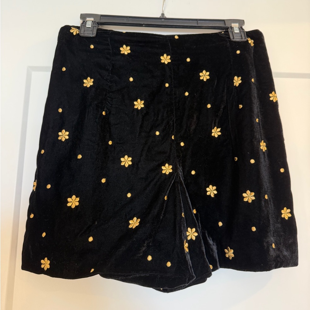 NWT SEZANE Nick Shorts Size 6